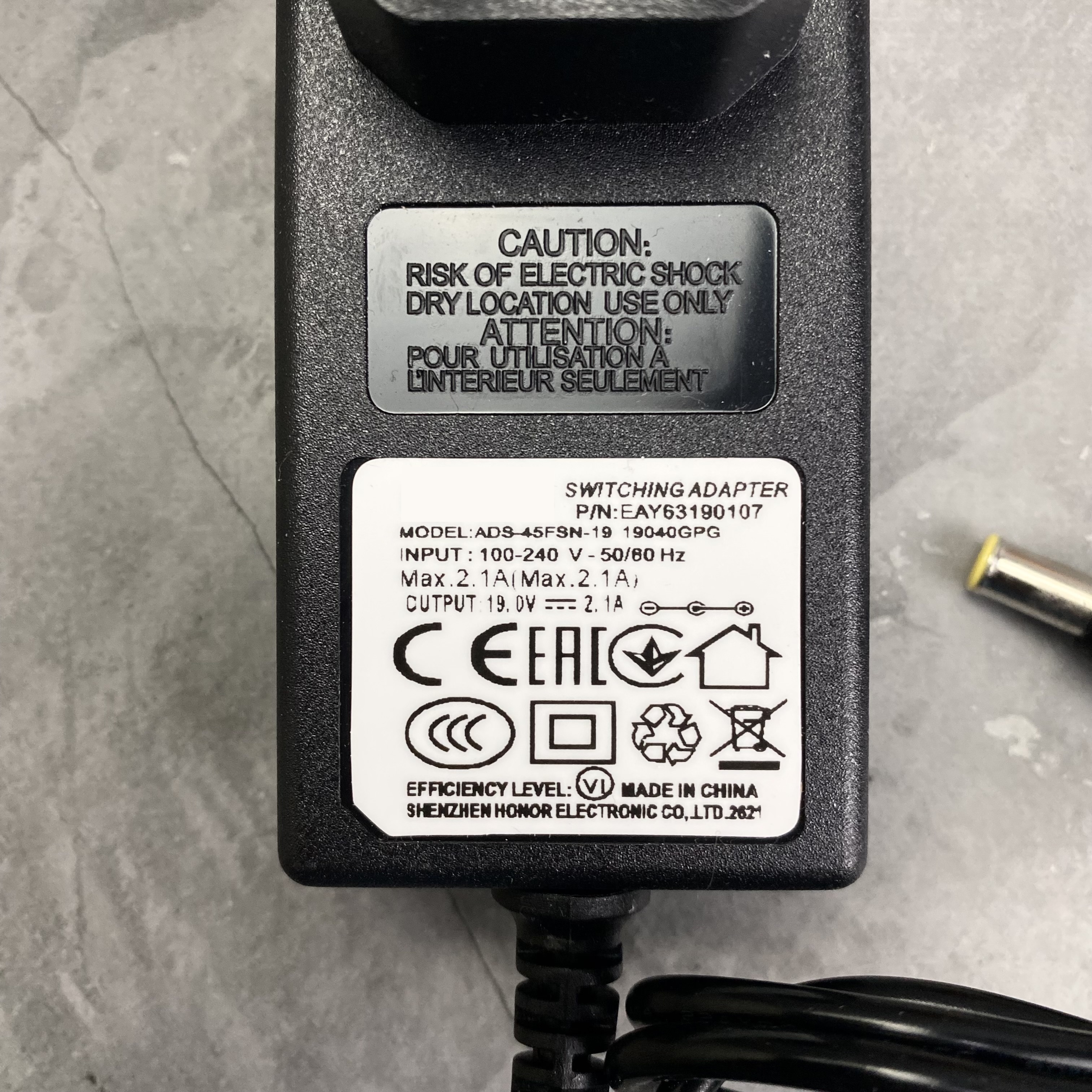 Adaptor lg 19v   2.1 a 02